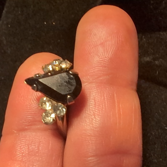 Black Rhinestone Teardrop Ring - Picture 7 of 8